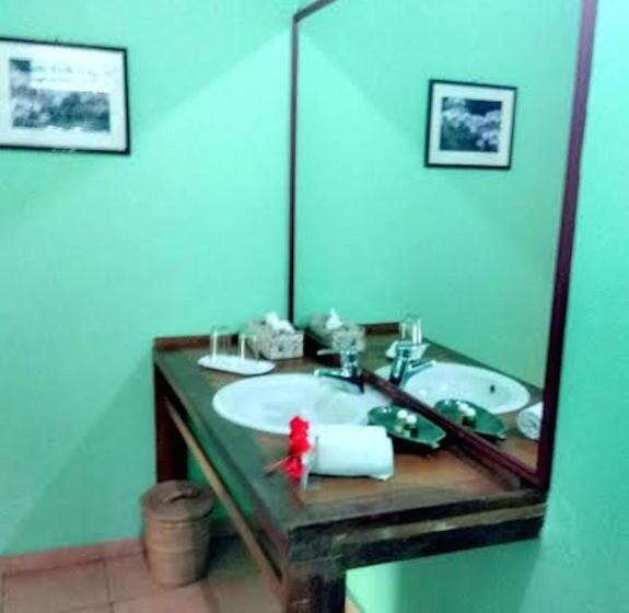 Sea World Club Beach Resort & Dive Center