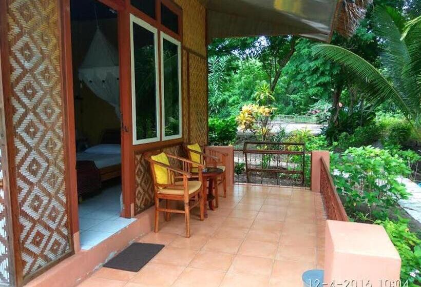 Sea World Club Beach Resort & Dive Center