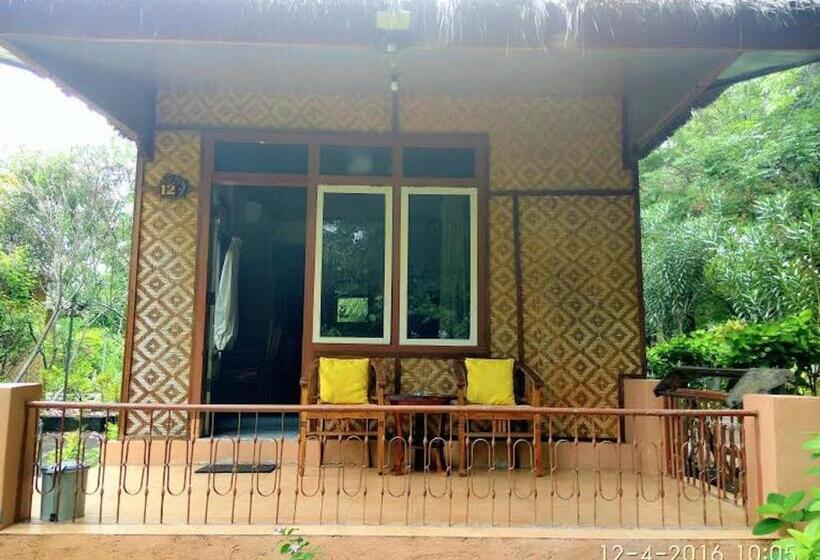 Sea World Club Beach Resort & Dive Center