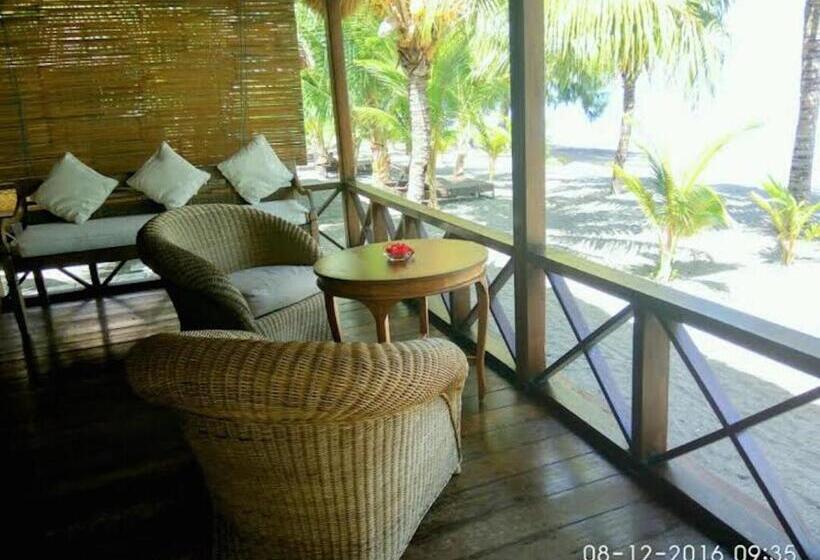 Sea World Club Beach Resort & Dive Center