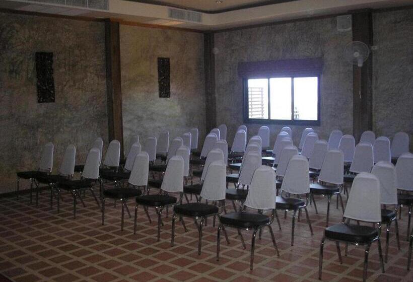 Tamarind Grand Resort Mae Sariang