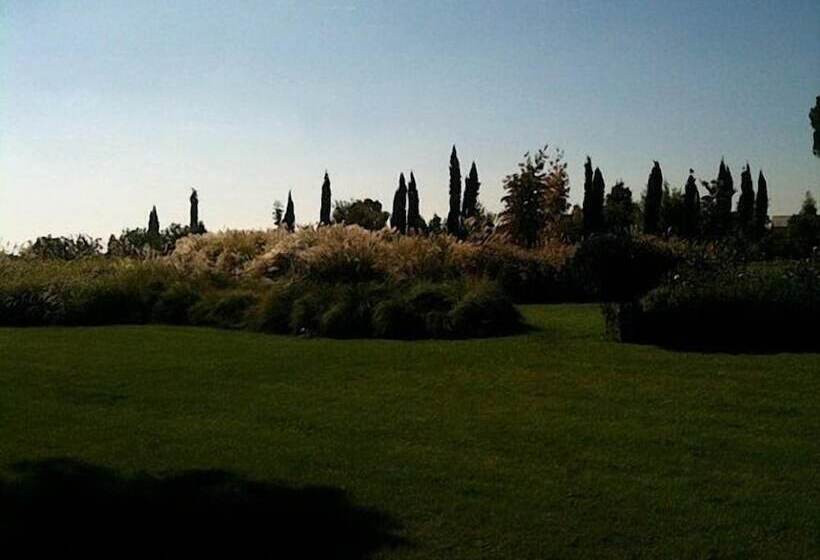 פונדק Casale Di Tormaggiore Villa And Country Suites