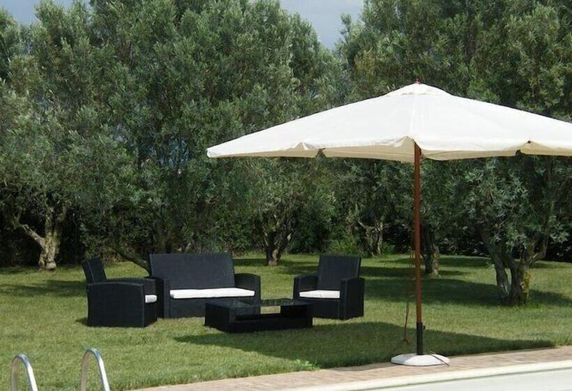 פונדק Casale Di Tormaggiore Villa And Country Suites