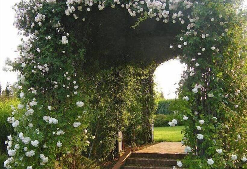 פונדק Casale Di Tormaggiore Villa And Country Suites