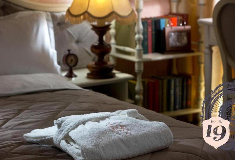 فندق 19