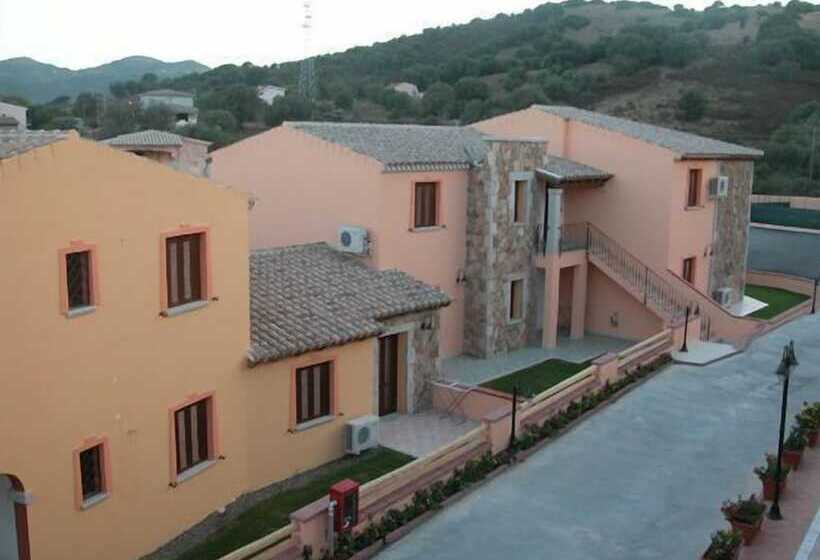 فندق Li Troni
