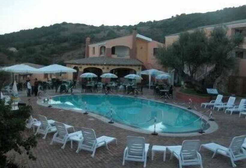 فندق Li Troni
