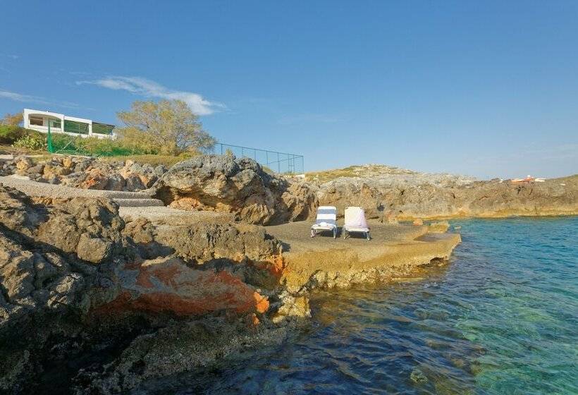 Отель Alianthos Suites