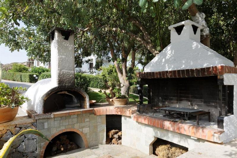 Отель Alianthos Suites