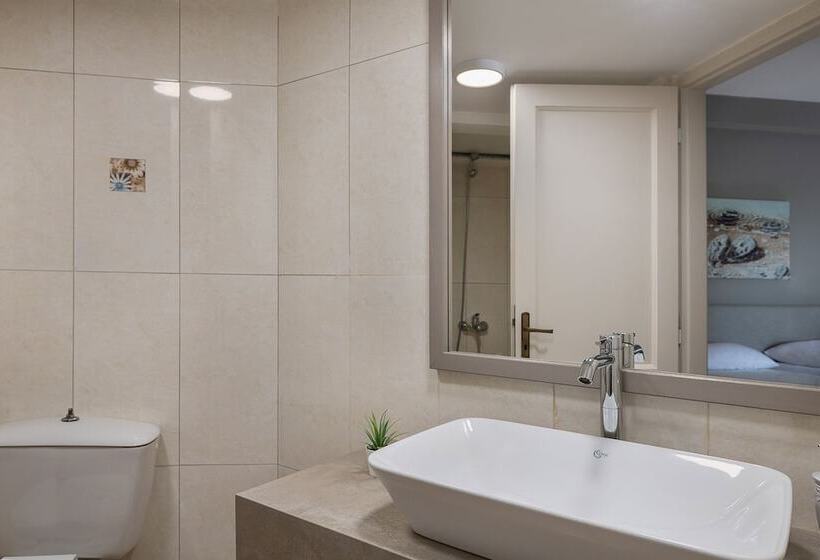 Отель Alianthos Suites