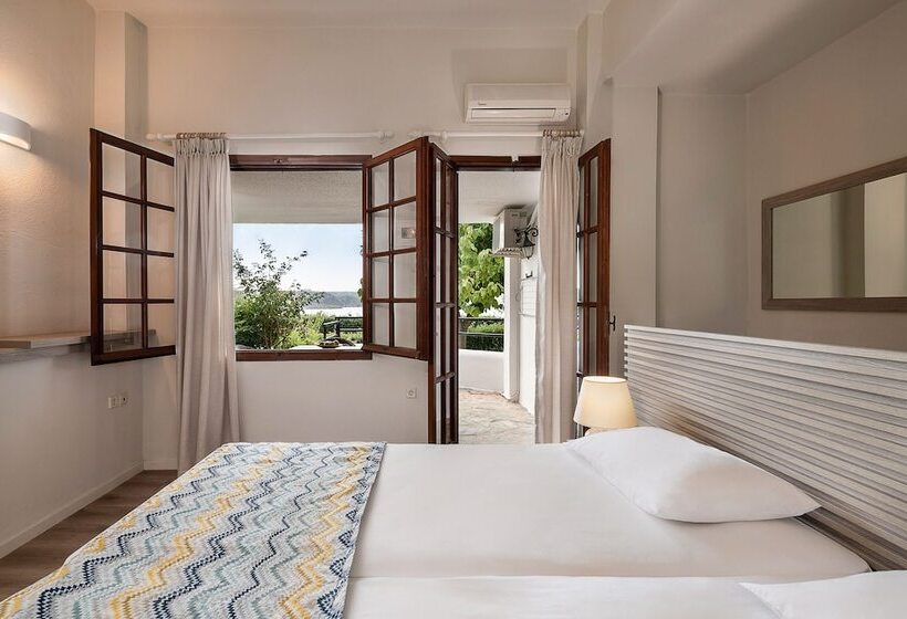 Отель Alianthos Suites