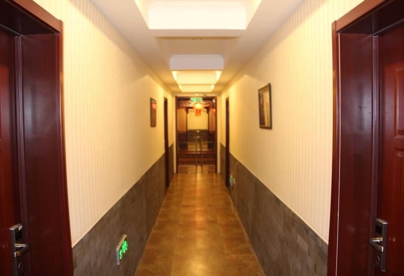 Отель Beijing Hyde Courtyard