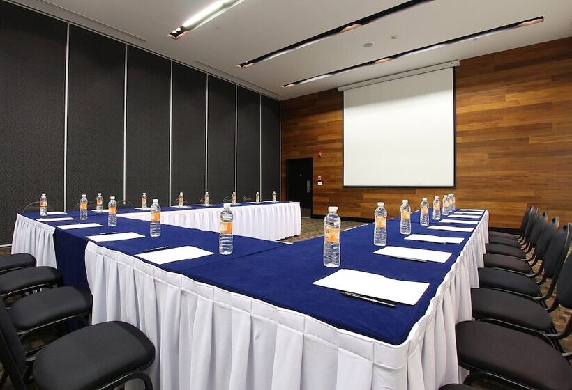 فندق Fiesta Inn Merida