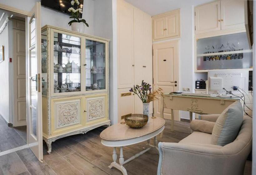 هتل Galaxa Mansion