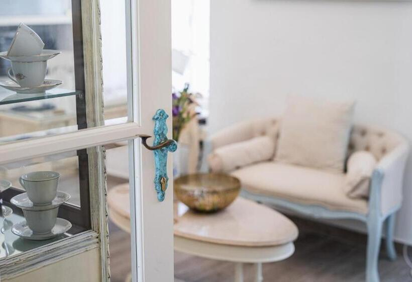 هتل Galaxa Mansion