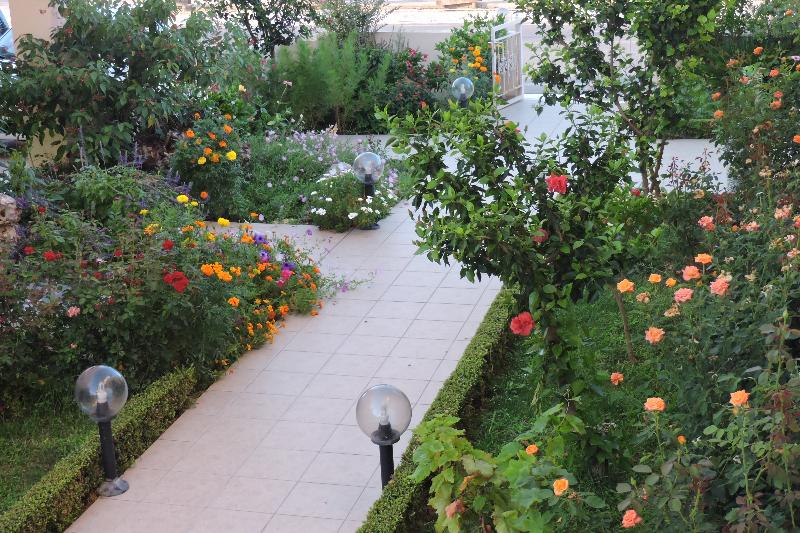 בית מלון כפרי Golden Rose Suites