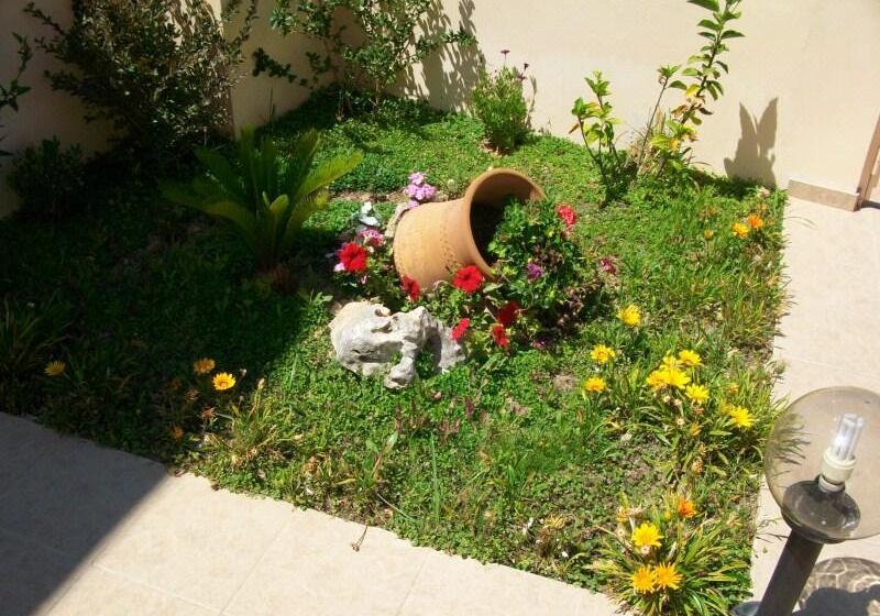 בית מלון כפרי Golden Rose Suites