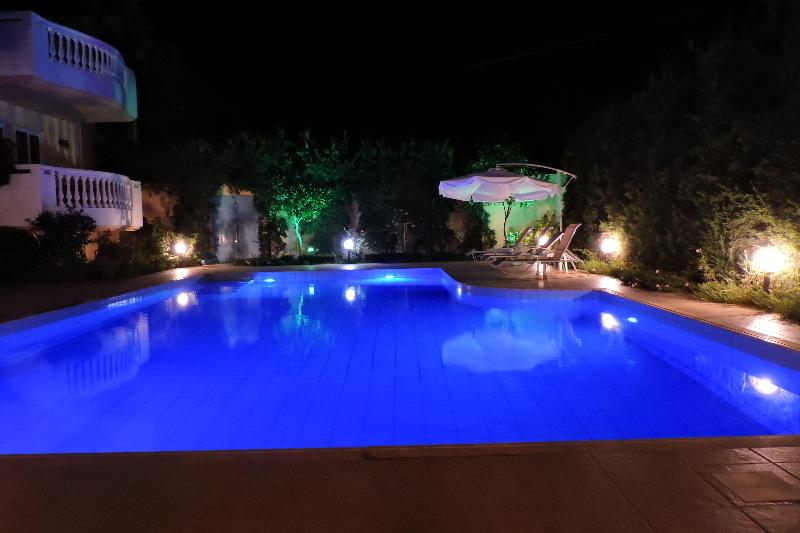 בית מלון כפרי Golden Rose Suites