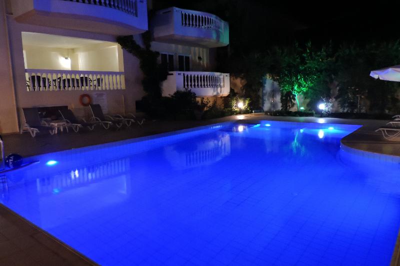 בית מלון כפרי Golden Rose Suites