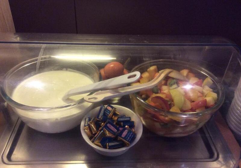 Отель The Originals City, Hôtel Le Causséa, Castres