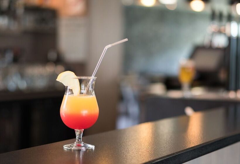 Отель The Originals City, Hôtel Le Causséa, Castres