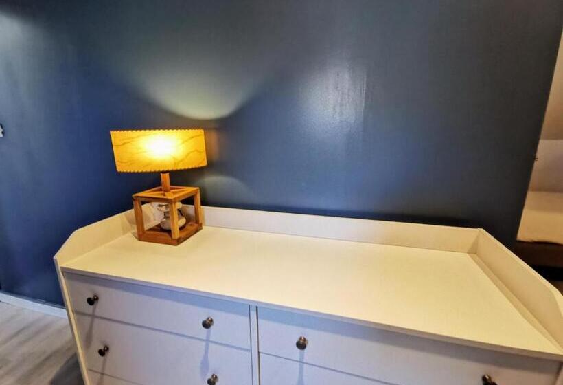 בית מלון כפרי Hôtel Restaurant Le Mulberry Arromanches