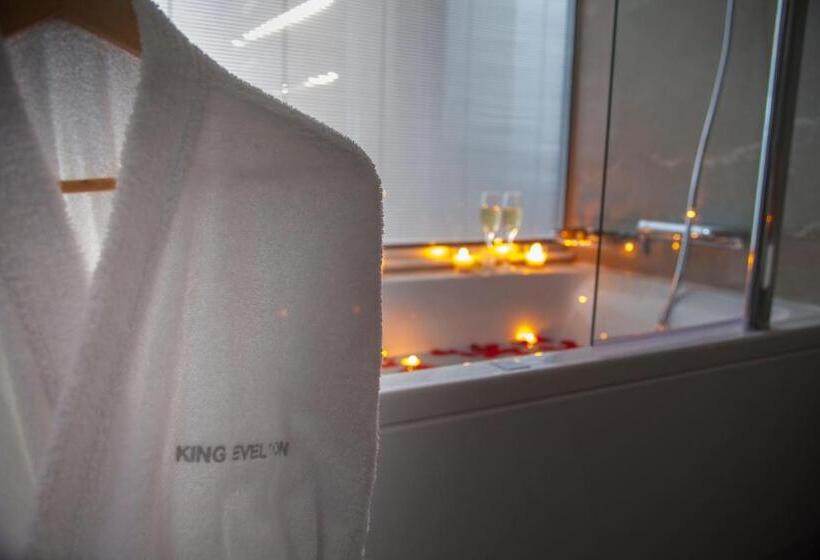 King Evelthon Beach Hotel & Resort