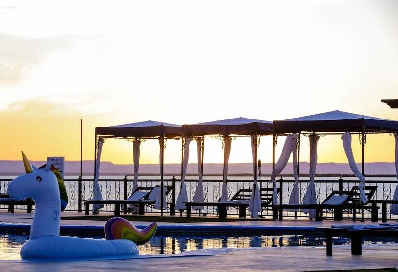 La Posada Hotel & Beach Club