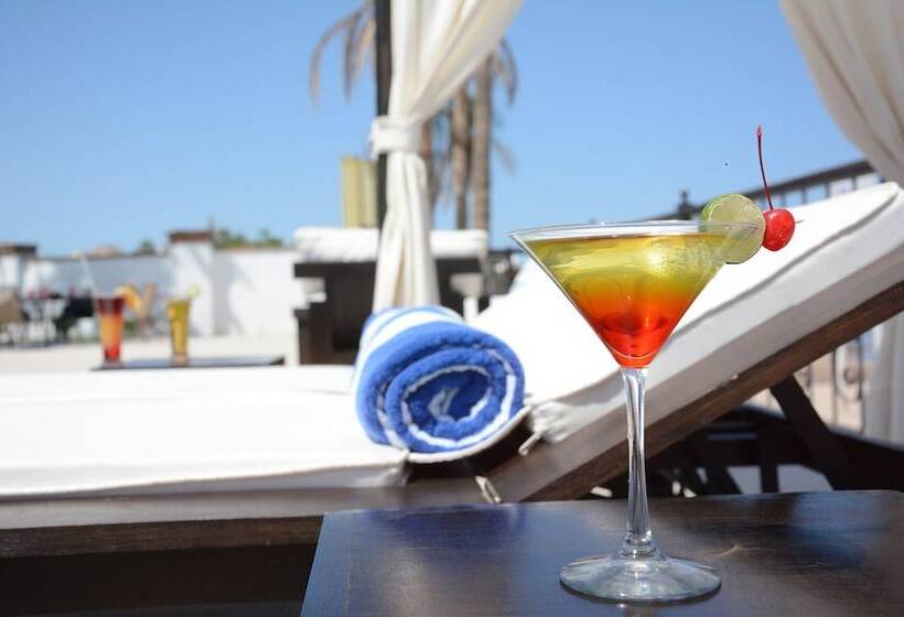 La Posada Hotel & Beach Club