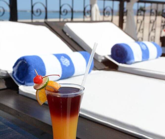 La Posada Hotel & Beach Club