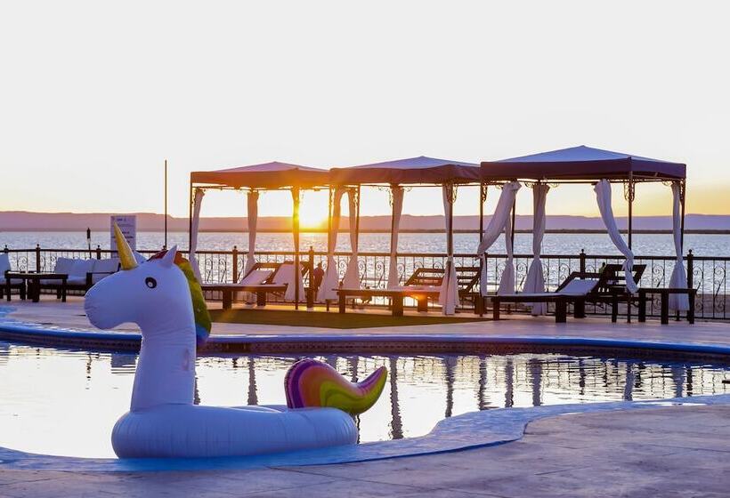 La Posada Hotel & Beach Club