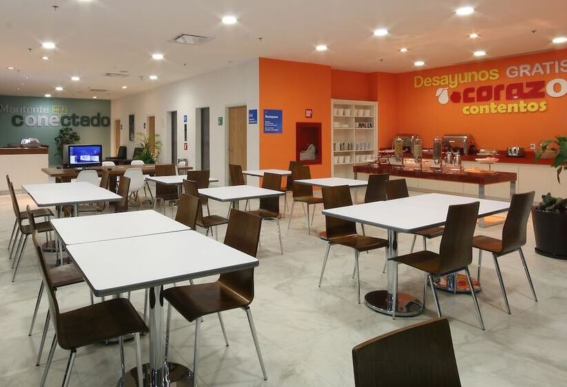 ホテル One Guadalajara Tapatio