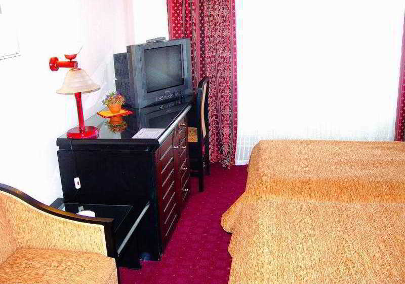 فندق Petrol Company