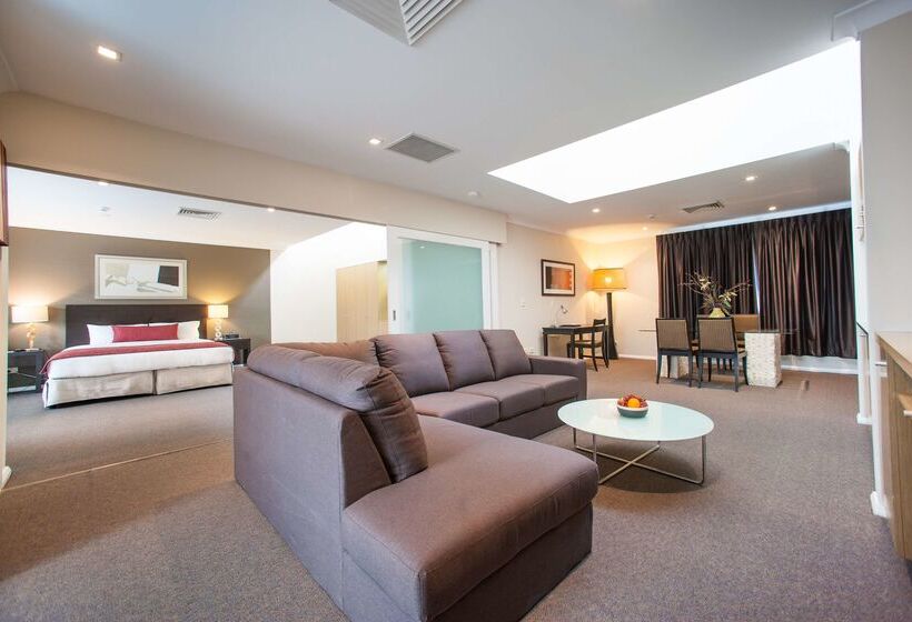 Ramada Hotel & Suites By Wyndham Cabramatta
