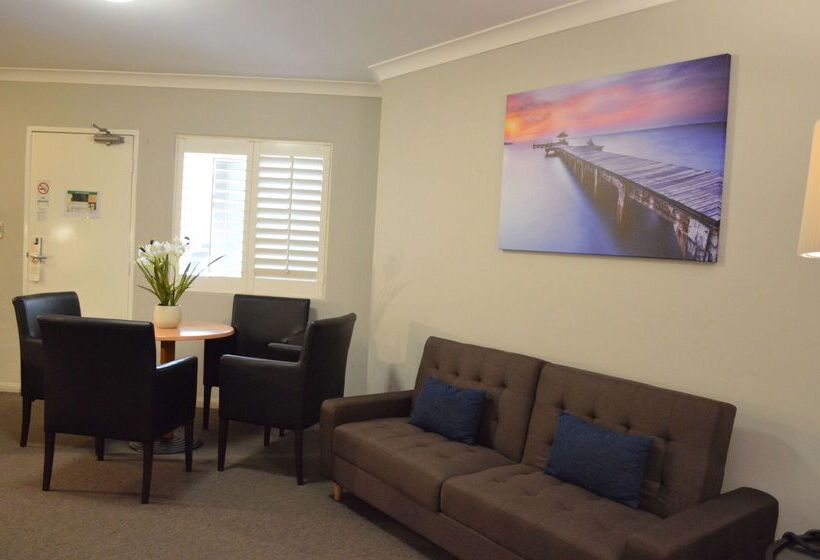 Ramada Hotel & Suites By Wyndham Cabramatta