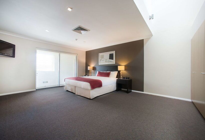 Ramada Hotel & Suites By Wyndham Cabramatta