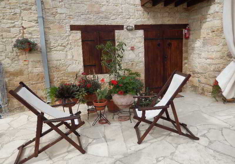 교외 호텔 Niki S House