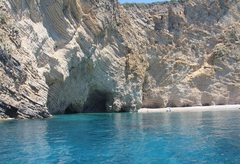 Sebastians Family Hotel & Taverna