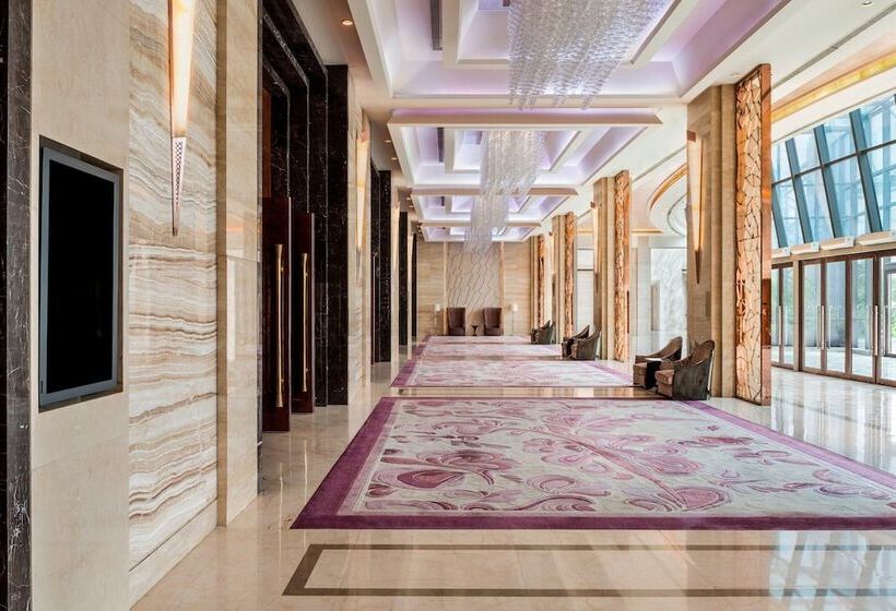 هتل Sheraton Changchun Jingyuetan