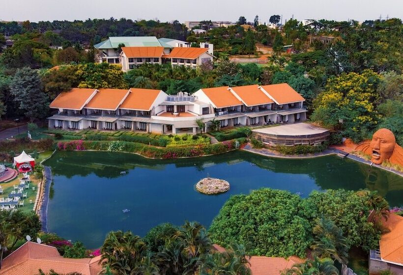 Отель Silent Shores Resort & Spa