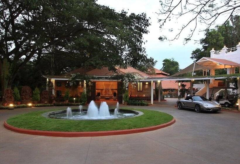 Отель Silent Shores Resort & Spa