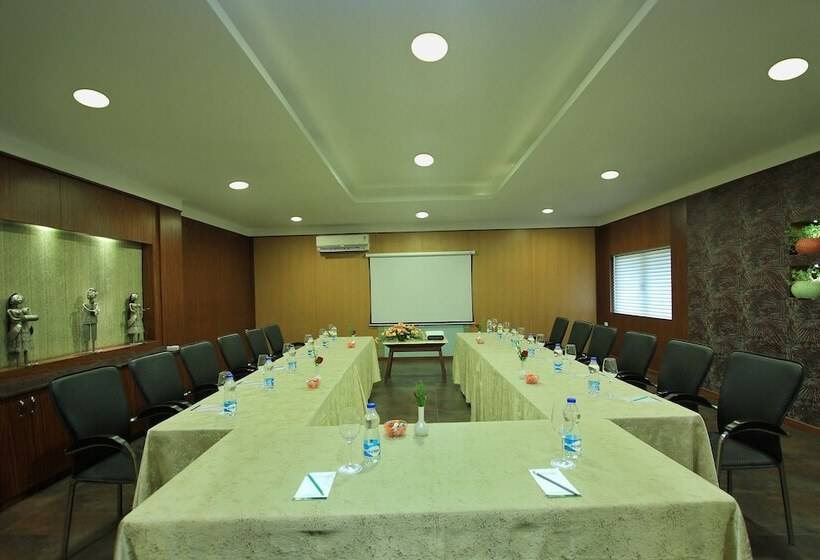 Отель Silent Shores Resort & Spa