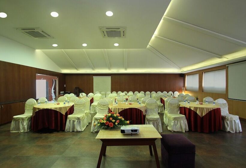 Отель Silent Shores Resort & Spa