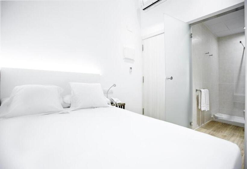 Отель Som Nit Born