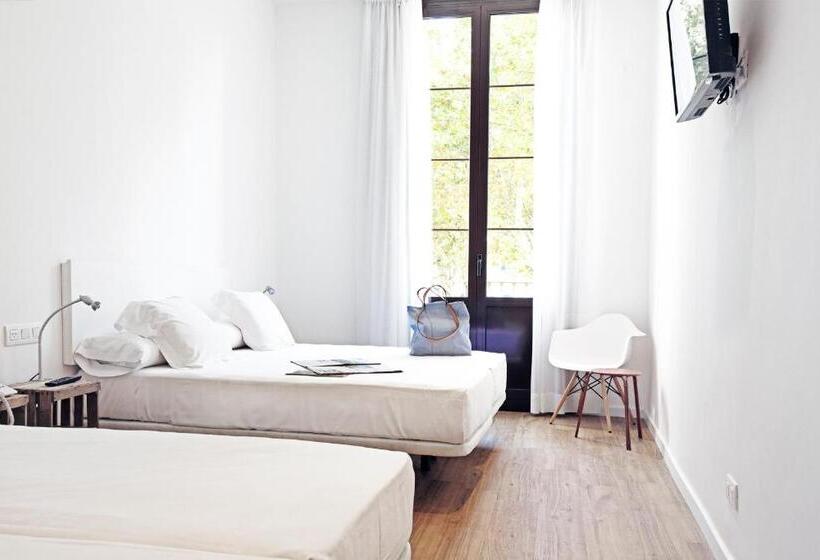 Отель Som Nit Born