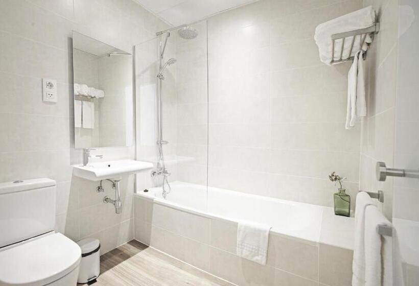 Отель Som Nit Born