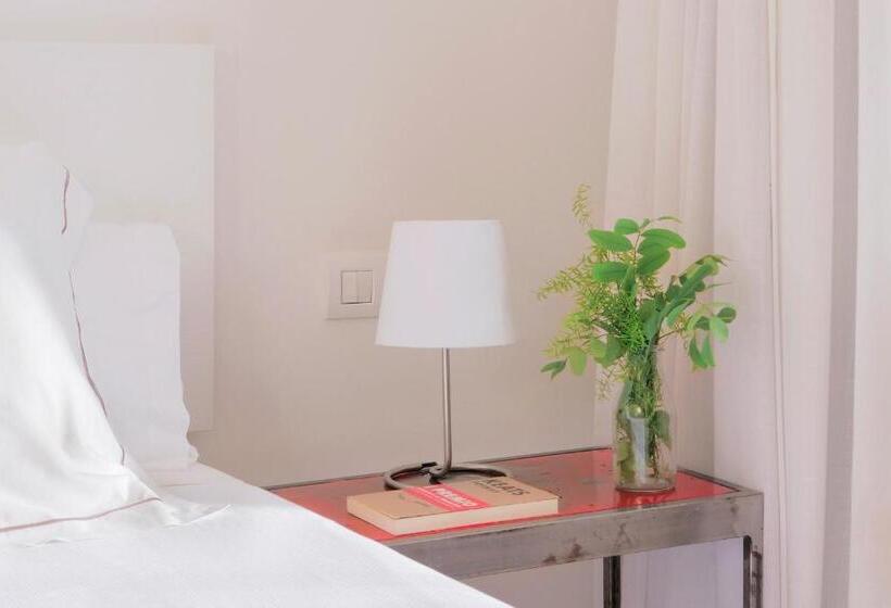 Отель Som Nit Born