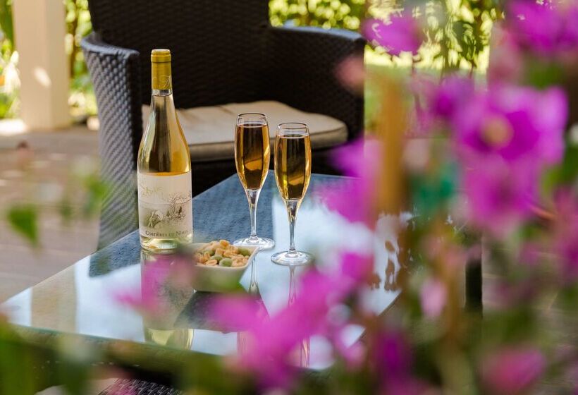 Отель The Originals City, Hôtel Nîmes Costières, Ex Inter Hôtel