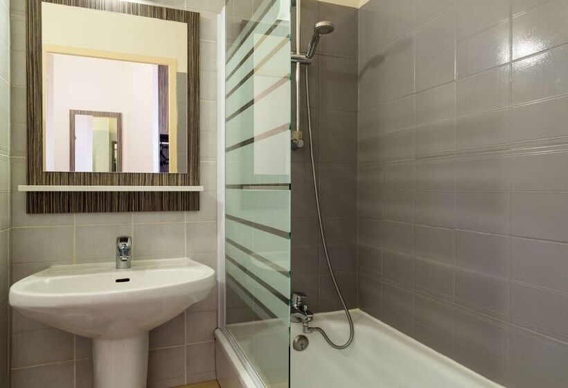 Отель The Originals City, Hôtel L  Acropole, Saintetienne Sud