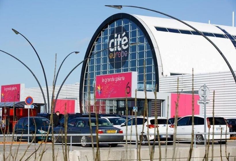 בית מלון כפרי The Originals City, L Haut  Aile, Coquelles Calais Tunnel S/manche L Hautaile